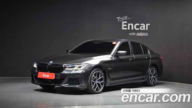 BMW 5-Series G30 530e M Sport - фото 0