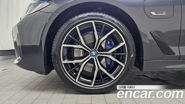 BMW 5-Series G30 530e M Sport - фото 4