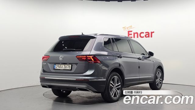 Volkswagen Tiguan 2.0 TDI Prestige - фото 1