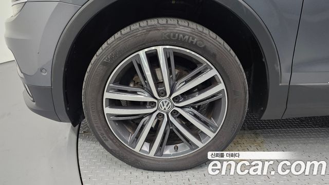 Volkswagen Tiguan 2.0 TDI Prestige - фото 4