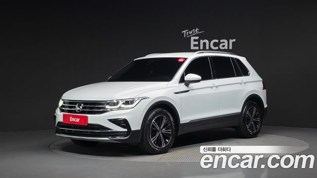 Volkswagen Tiguan 2-го поколения 2.0 TDI Premium - фото 0