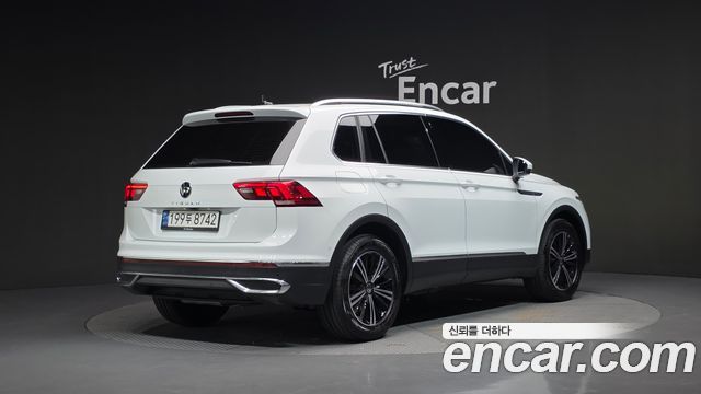 Volkswagen Tiguan 2-го поколения 2.0 TDI Premium - фото 1