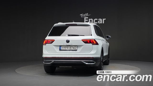Volkswagen Tiguan 2-го поколения 2.0 TDI Premium - фото 3