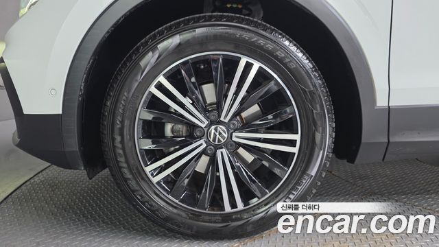 Volkswagen Tiguan 2-го поколения 2.0 TDI Premium - фото 4