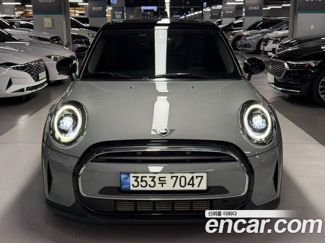 Mini Cooper 5-Door Classic Plus 3rd - фото 0