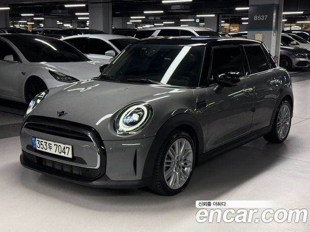 Mini Cooper 5-Door Classic Plus 3rd - фото 1
