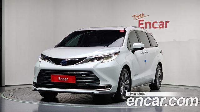 Toyota Sienna 4-го поколения 2.5 Hybrid 2WD - фото 0
