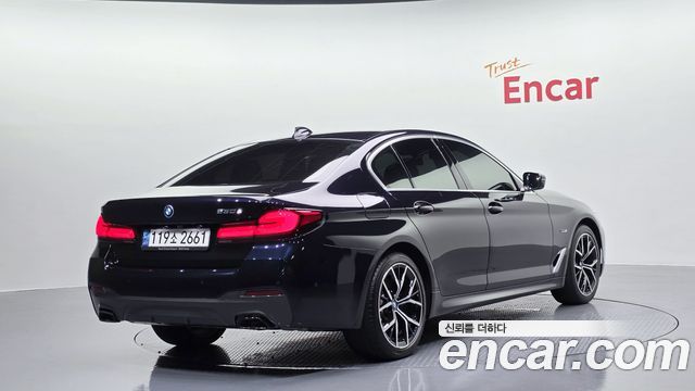 BMW 5-Series G30 530e M Sport - фото 1