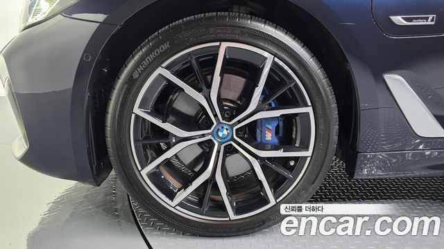 BMW 5-Series G30 530e M Sport - фото 4