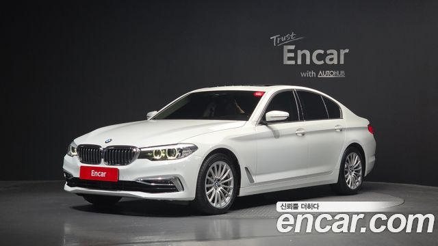 BMW 5-Series G30 520i Luxury - фото 0