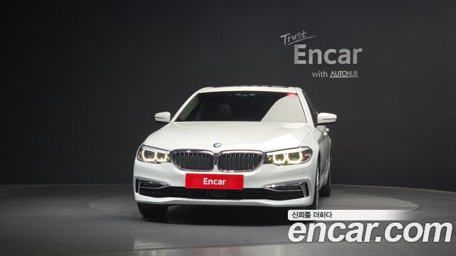 BMW 5-Series G30 520i Luxury - фото 2