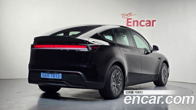 Tesla Model Y L Long Range AWD - фото 1