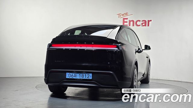 Tesla Model Y L Long Range AWD - фото 3
