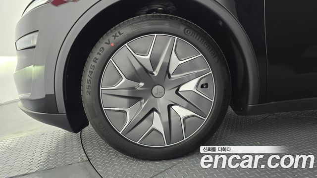Tesla Model Y L Long Range AWD - фото 4