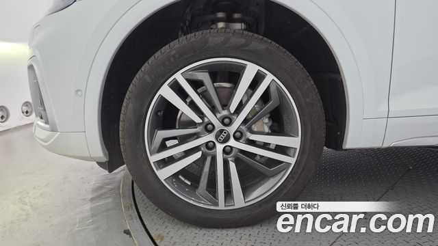 Audi Q5 FY 40 TDI Quattro Premium - фото 4