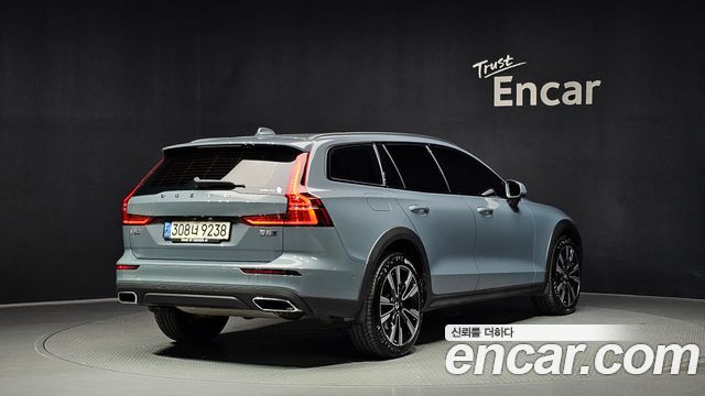 Volvo V60 2-го поколения B5 Pro AWD - фото 1