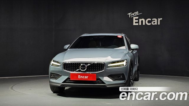 Volvo V60 2-го поколения B5 Pro AWD - фото 2