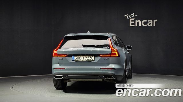 Volvo V60 2-го поколения B5 Pro AWD - фото 3