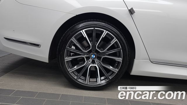BMW 7-Series G11 740Li xDrive M Sport Package - фото 4