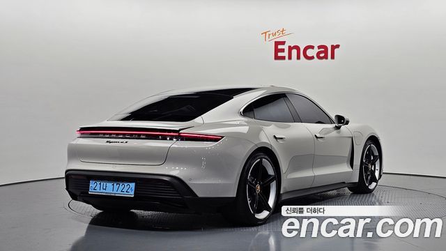 Porsche Taycan 4S - фото 1