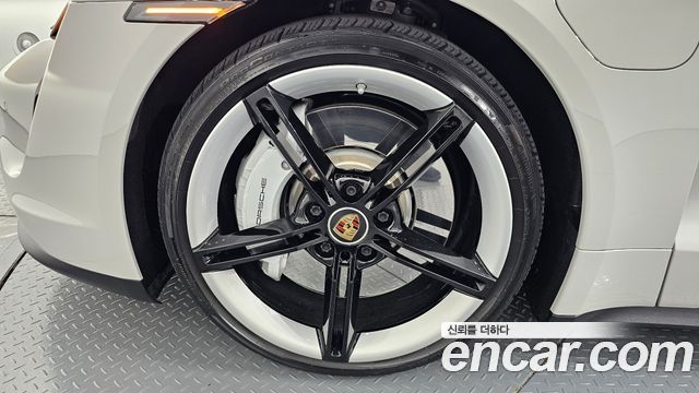 Porsche Taycan 4S - фото 4