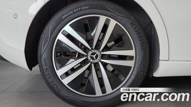 Mercedes-Benz A-Class W177 A220 Hatchback - фото 4