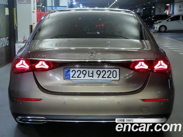 Mercedes-Benz E-Class W214 E200 Avantgarde - фото 4