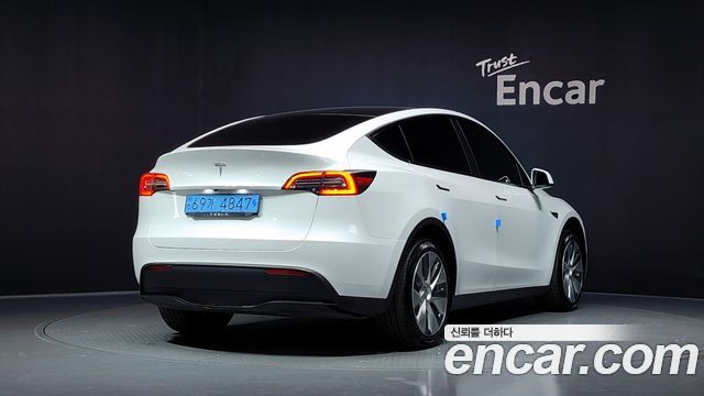 Tesla Model Y Long Range AWD - фото 1