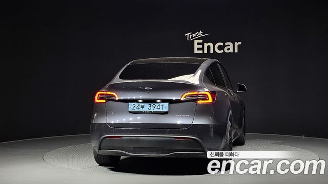 Tesla Model Y Long Range AWD - фото 3