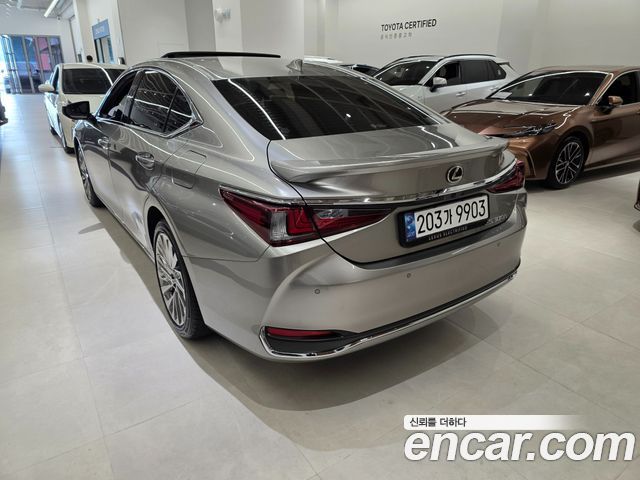 Lexus ES 7-го поколения Executive - фото 1