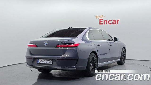 BMW 7-Series G70 740d xDrive Design Pure Excellence - фото 1