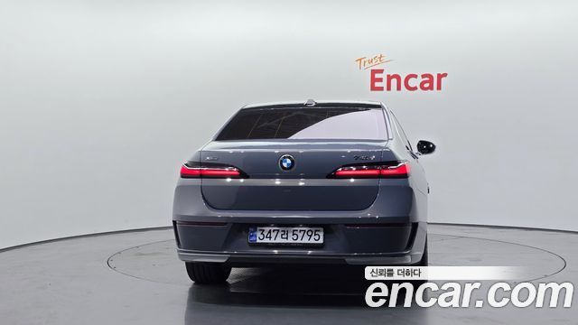 BMW 7-Series G70 740d xDrive Design Pure Excellence - фото 3