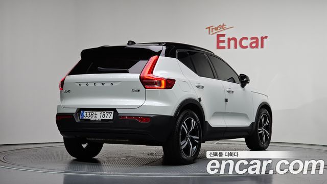 Volvo XC40 B4 R-Design - фото 1