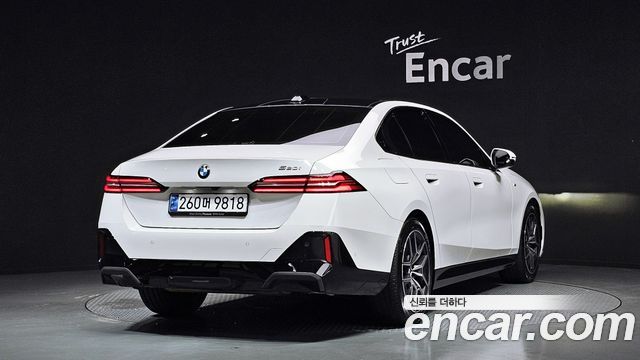 BMW 5-Series G60 520i M Sport - фото 1