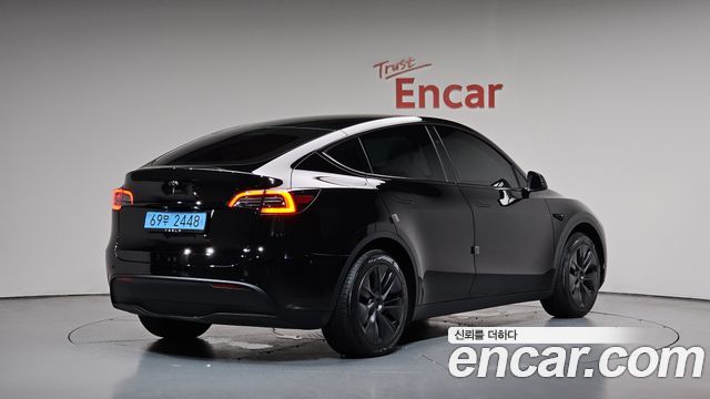 Tesla Model Y RWD - фото 0