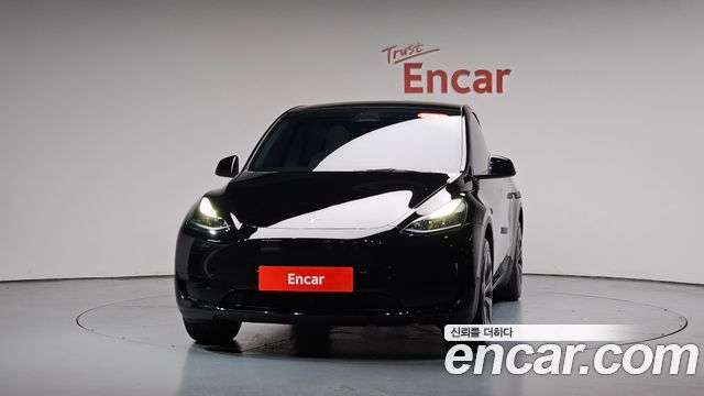 Tesla Model Y RWD - фото 1