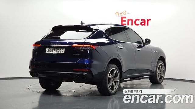 Maserati Levante 3.0 S AWD - фото 1