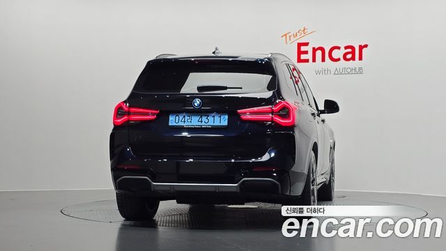 BMW iX3 M Sports - фото 3
