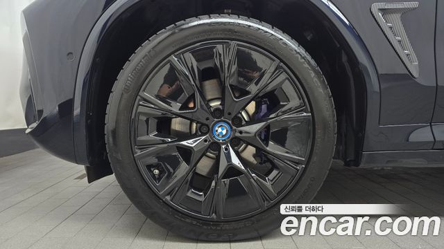 BMW iX3 M Sports - фото 4