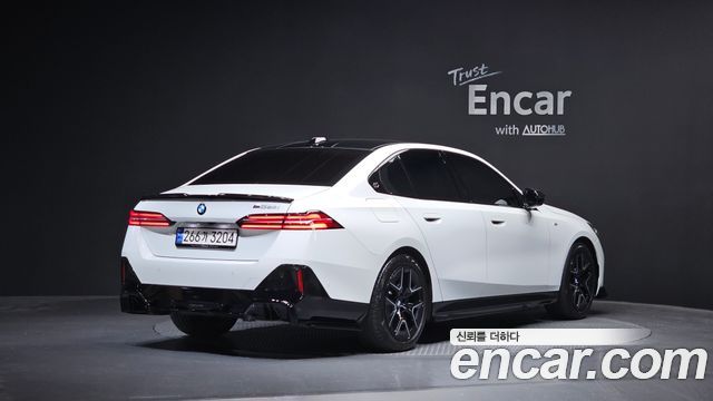 BMW 5-Series G60 520i M Sport - фото 1