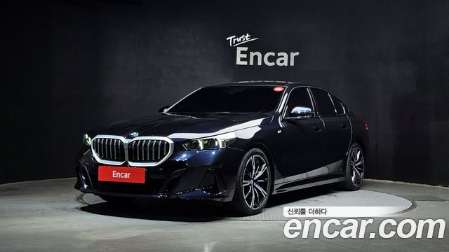 BMW 5-Series G60 530i xDrive M Sport - фото 0