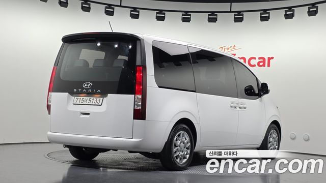 Hyundai Staria Tourer 11-Seater Modern - фото 1