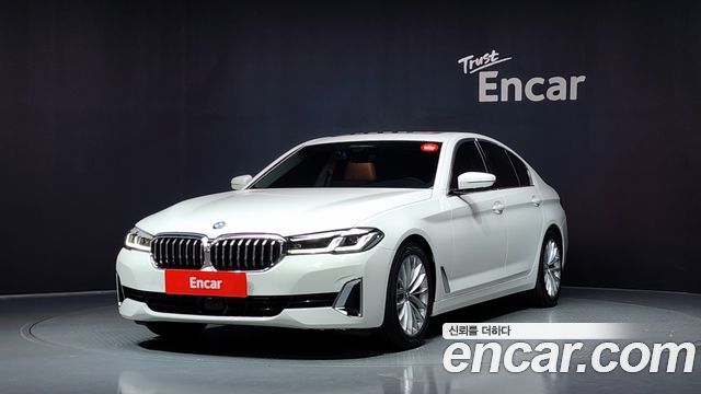 BMW 5-Series G30 520i Luxury - фото 0