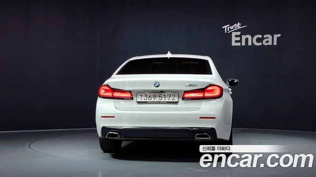BMW 5-Series G30 520i Luxury - фото 3