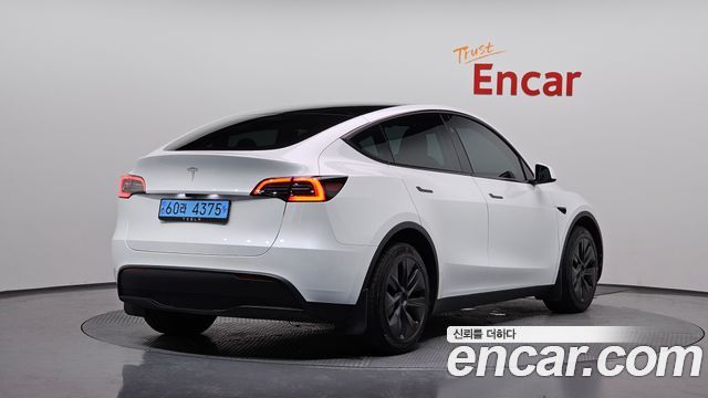 Tesla Model Y RWD - фото 0