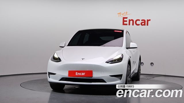 Tesla Model Y RWD - фото 1