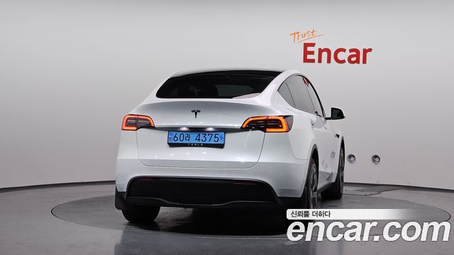 Tesla Model Y RWD - фото 2