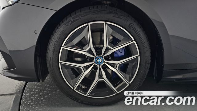 BMW i5 G60 eDrive 40 M Sport - фото 4