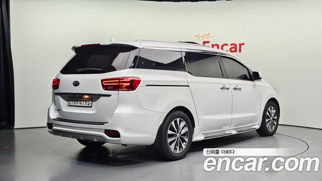 Kia Carnival Новый 9-Seater Luxury - фото 1