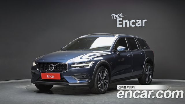 Volvo V60 2-го поколения B5 Pro AWD - фото 0